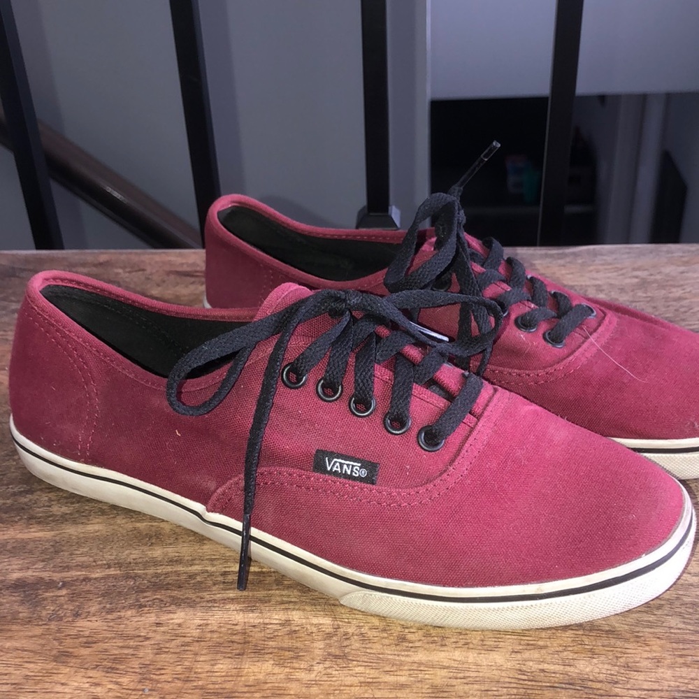 Maroon men/woman VANS